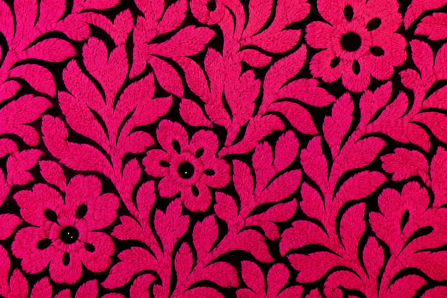 Bird, flower, ribbon, and lace details characteristic of a San Felipe Jalapa de Díaz huipil